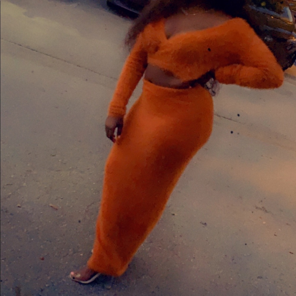 Snug Fit Max Fur Skirt & Crop Long Sleeve Top